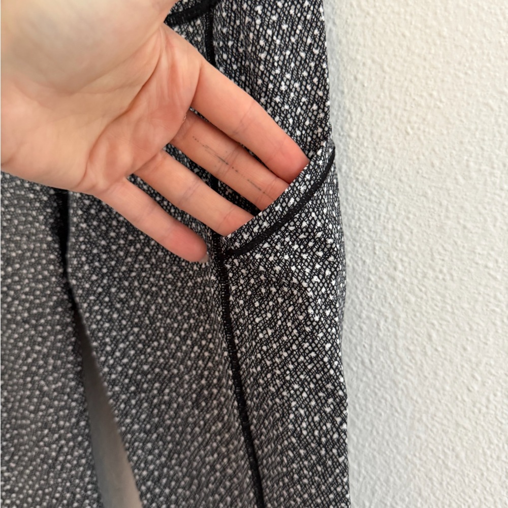 Lululemon Fast and Free in frozen frizz white black Size 4 7/8 legging Nulux EUC - Picture 12 of 17